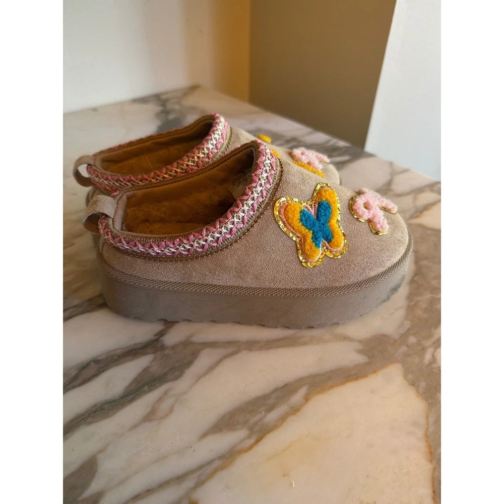 Steve‎ Madden Girls Cozy Smiley Face Butterfly Embroidered Platform Tan Slippers